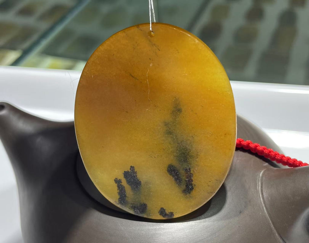 Yellow jade pendant (Museum-size Jade Art)