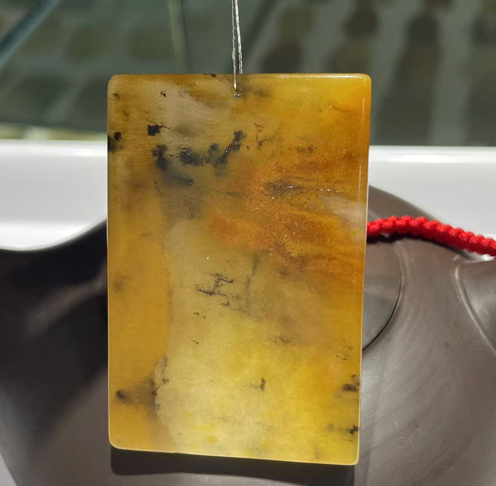 Yellow jade pendant (Collectible Size)