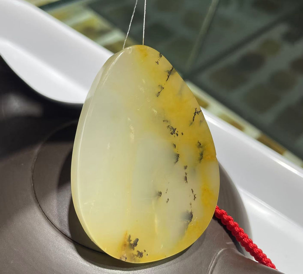 Yellow jade pendant (Ancient seabed gross)