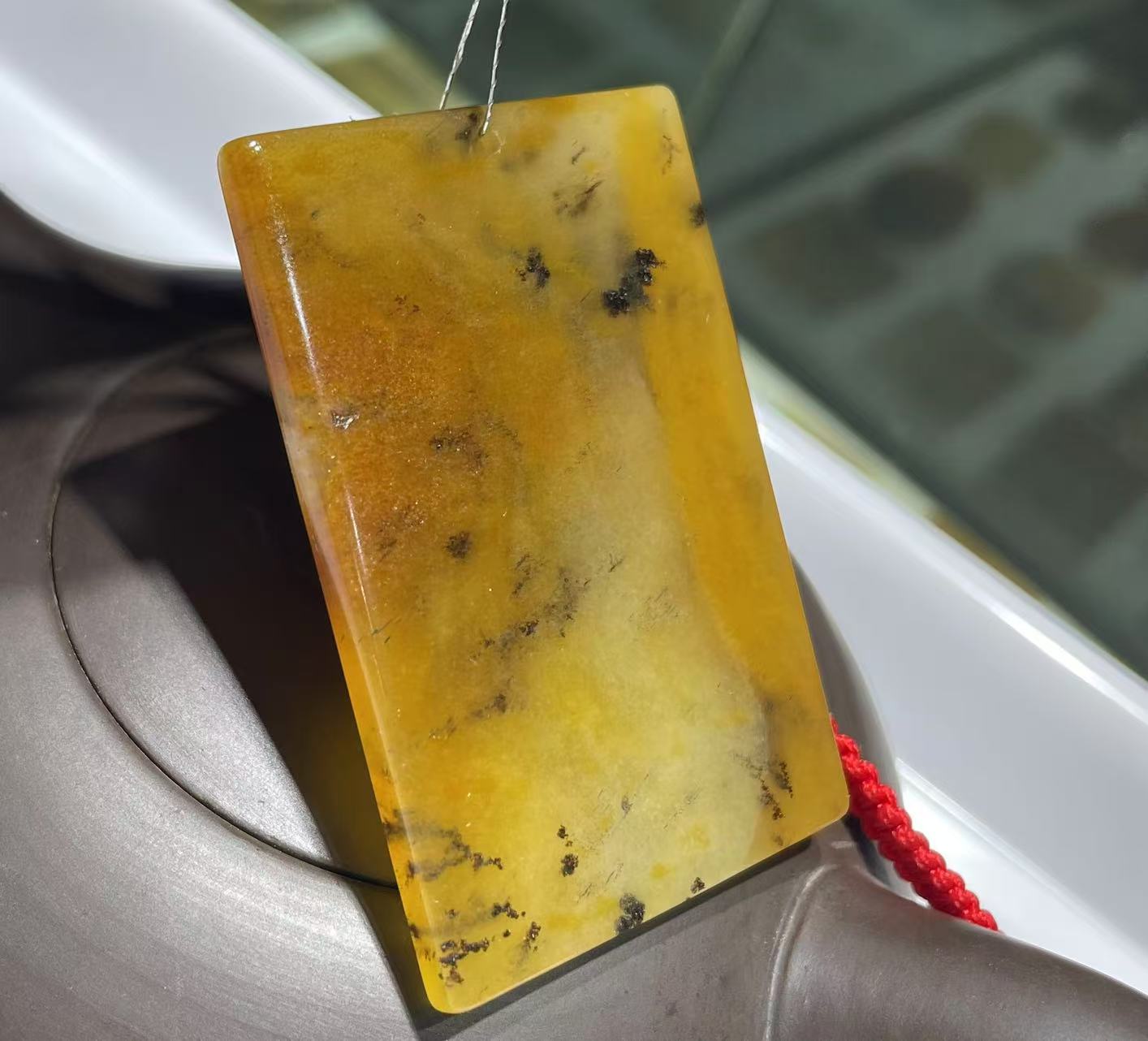 Yellow jade pendant (Collectible Size)