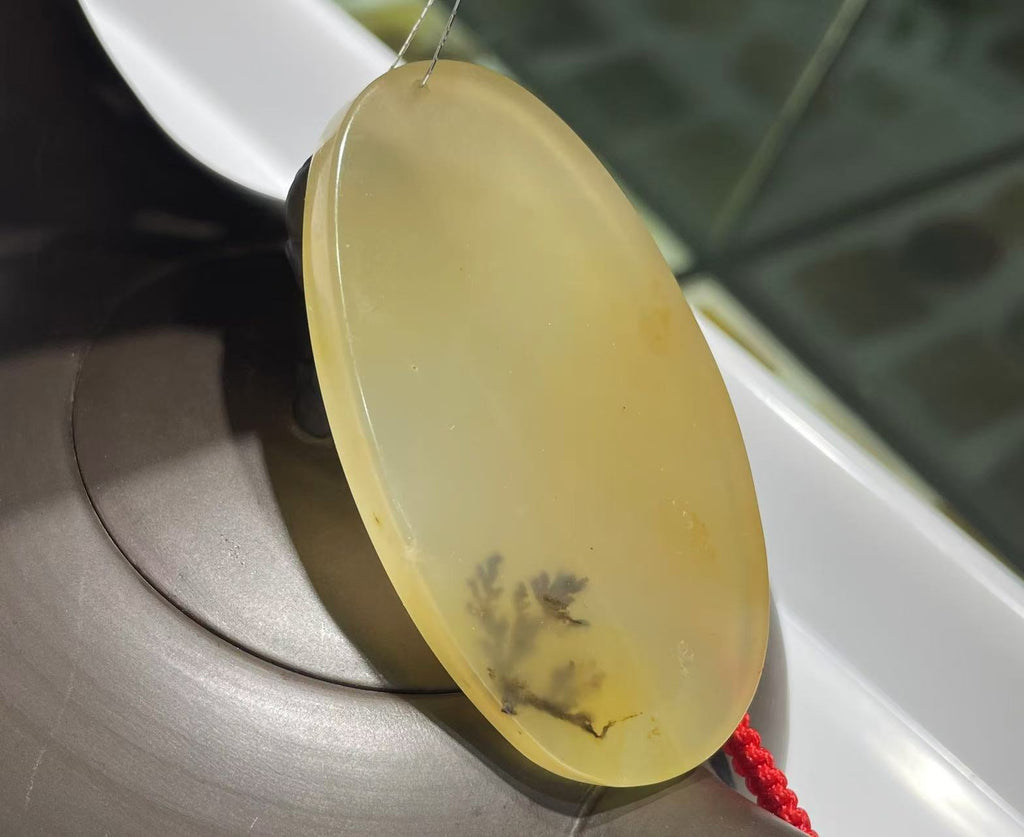 Yellow jade pendant ( Collectible size )