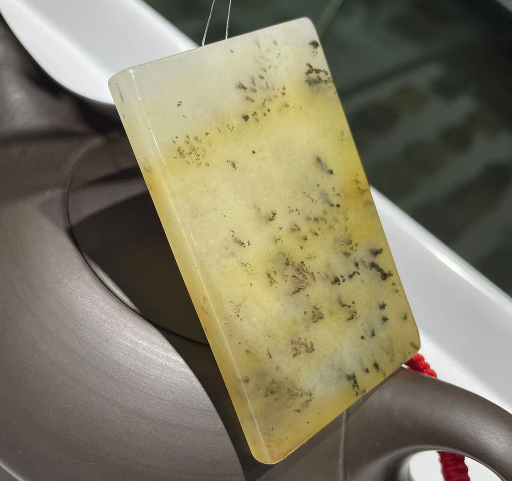 Yellow jade pendant ( Ancient seabed gross, Collectible size )