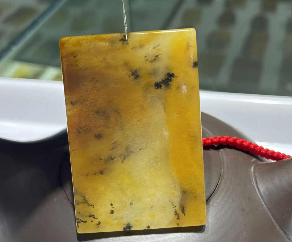 Yellow jade pendant (Collectible Size)