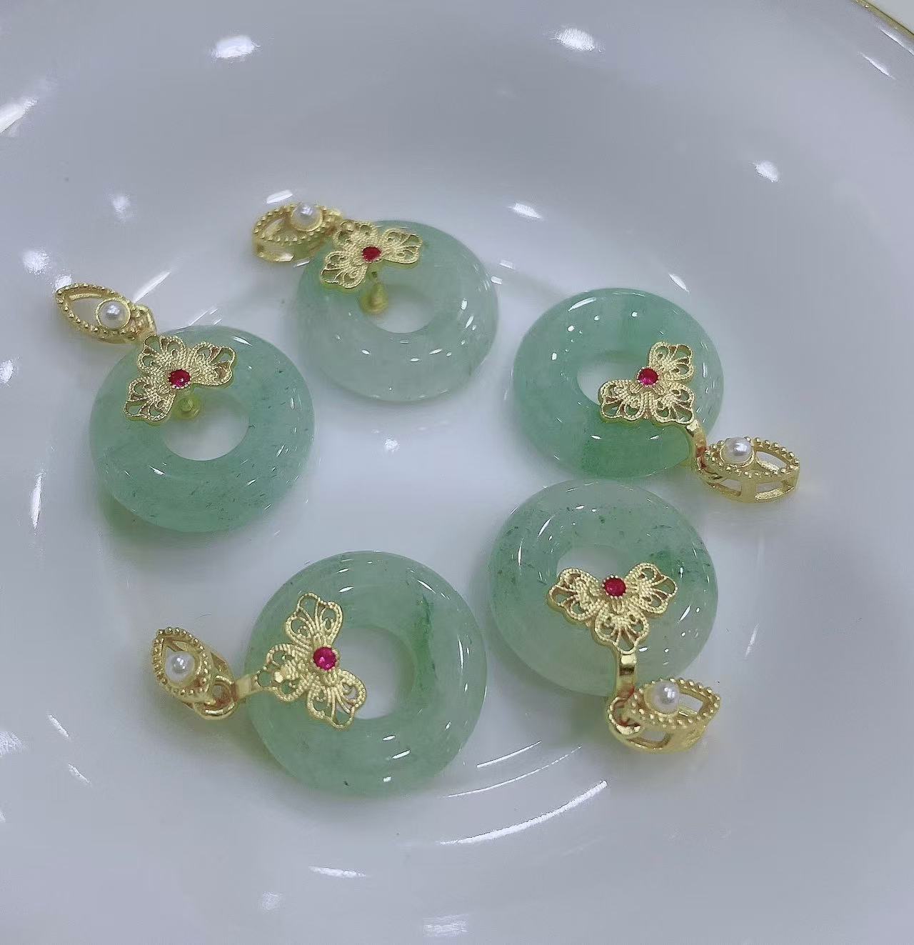 Green jade pendant(nature)