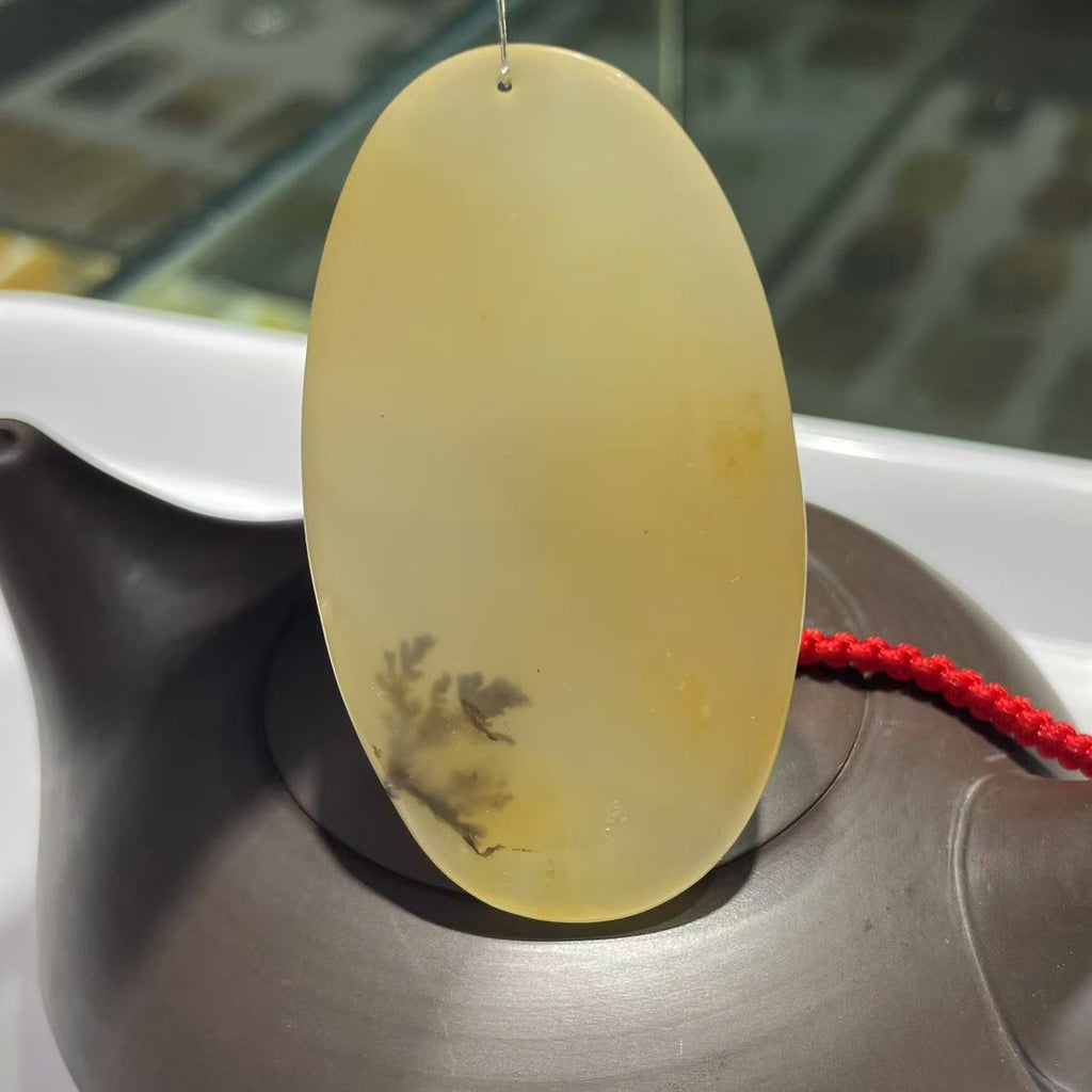 Yellow jade pendant ( Collectible size )