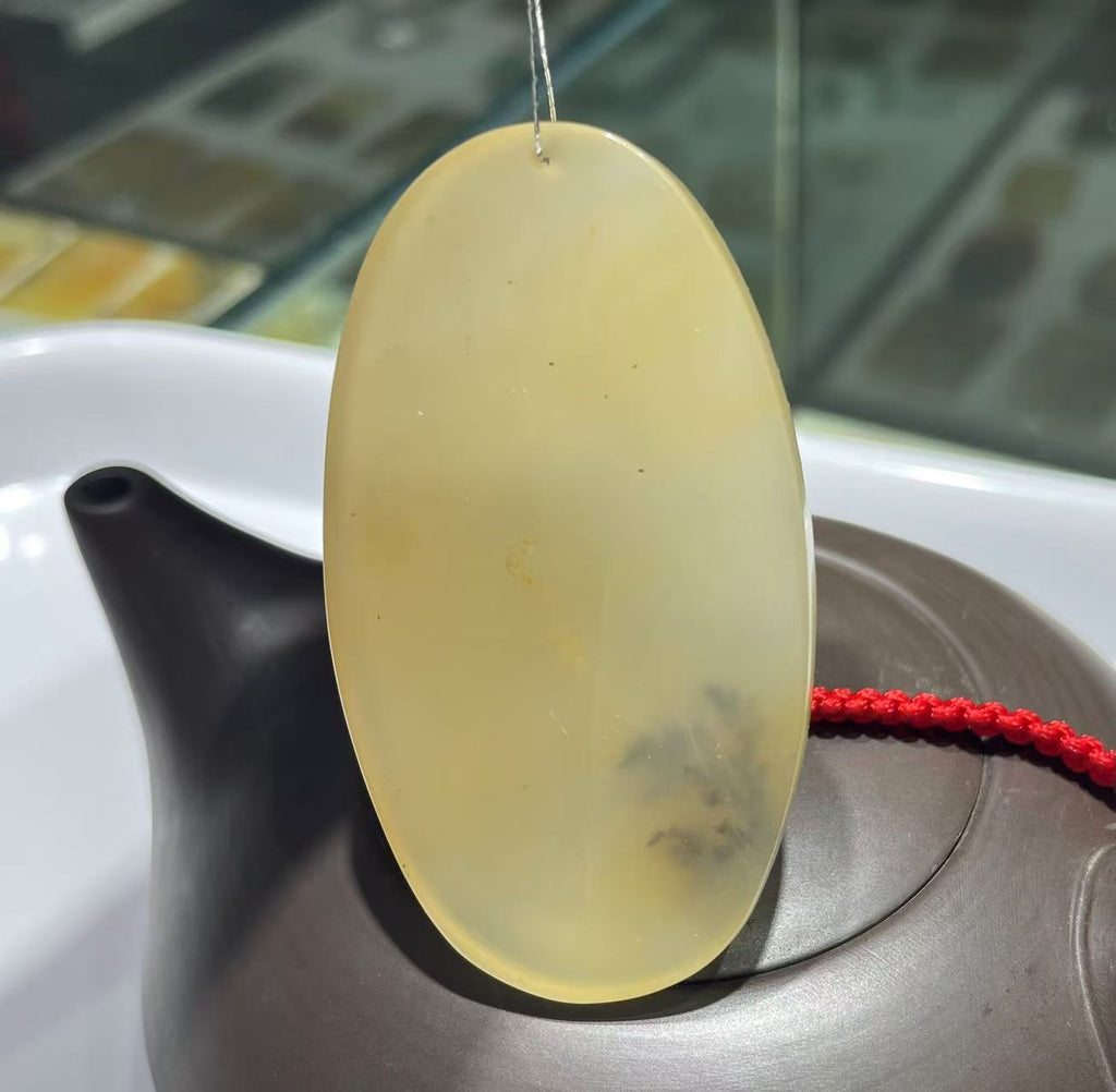Yellow jade pendant ( Collectible size )