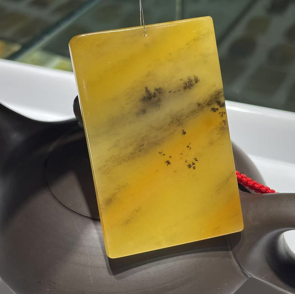 Yellow jade pendant ( Collector's Scale Size )