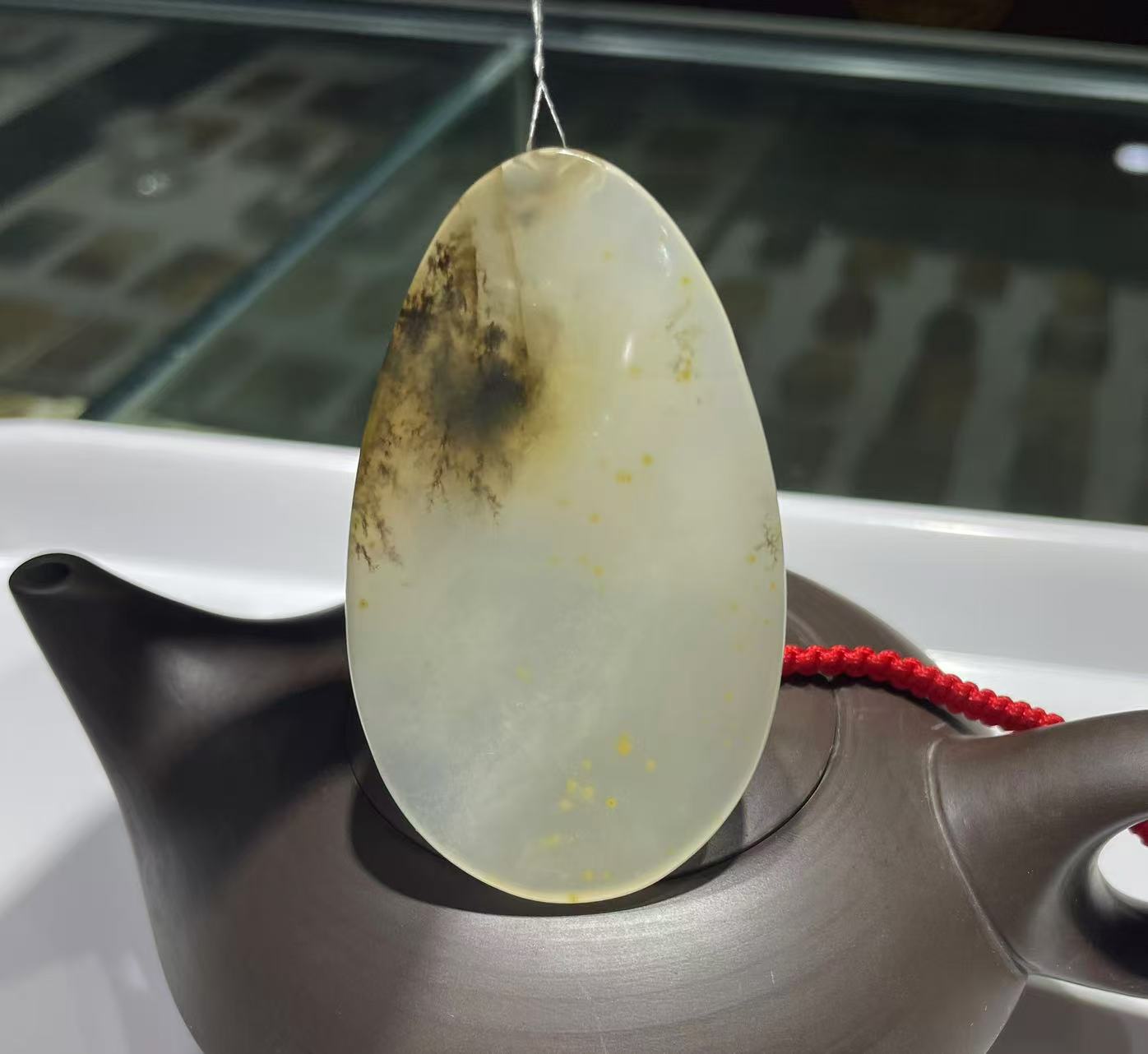 Yellow jade pendant ( collectible size )